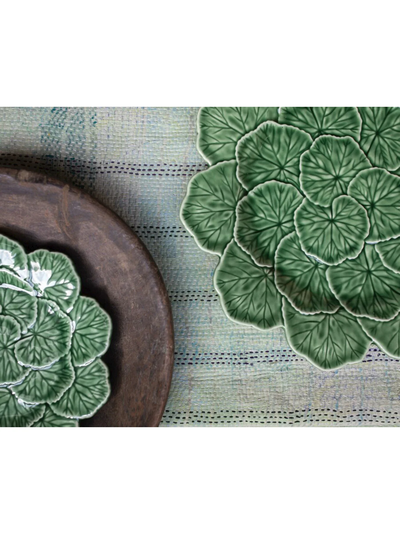 Bordallo Leaf Plate 33cm - Image 2
