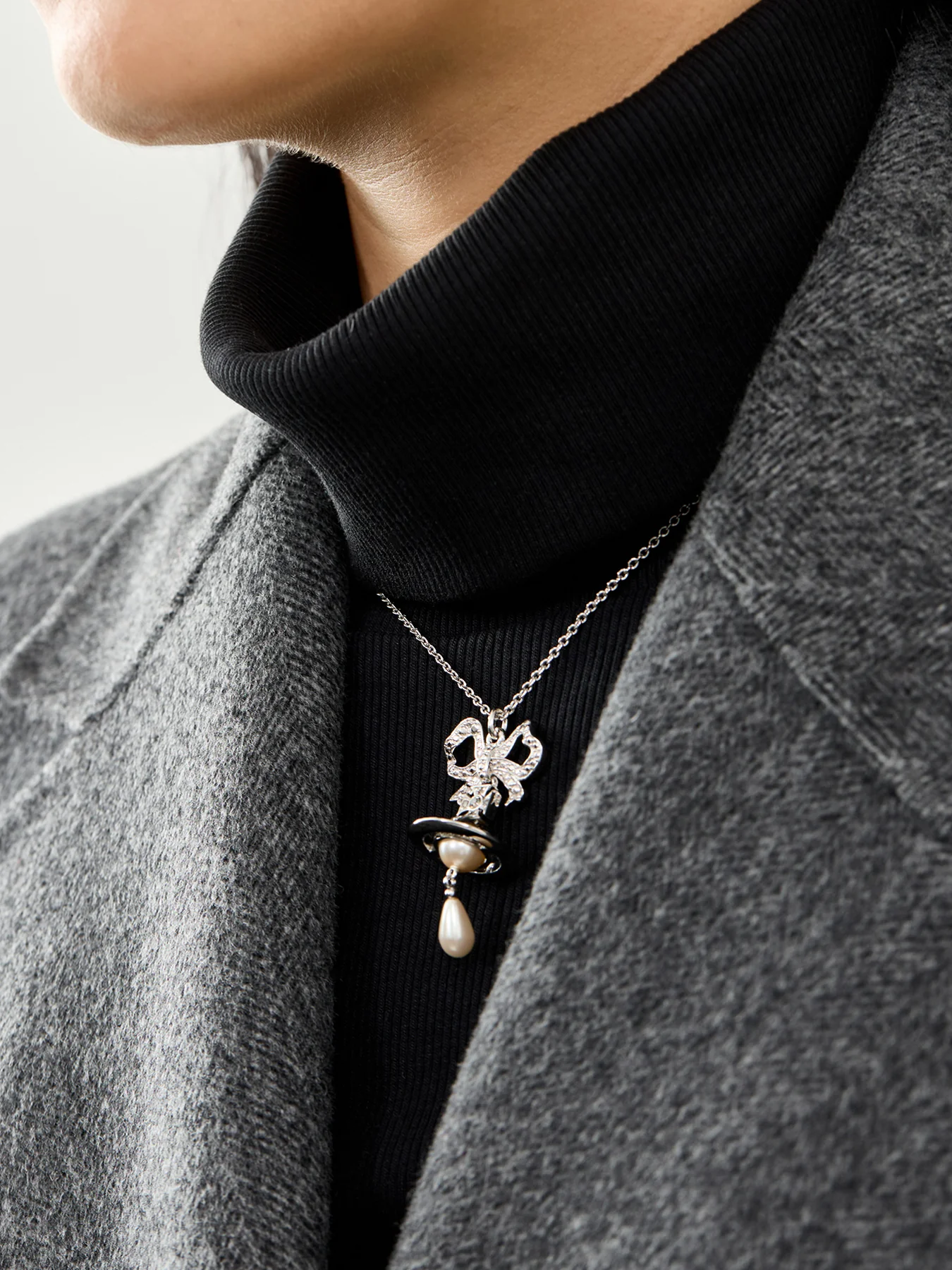 Pearl & Crystal Pendant Necklace Silver - Image 2