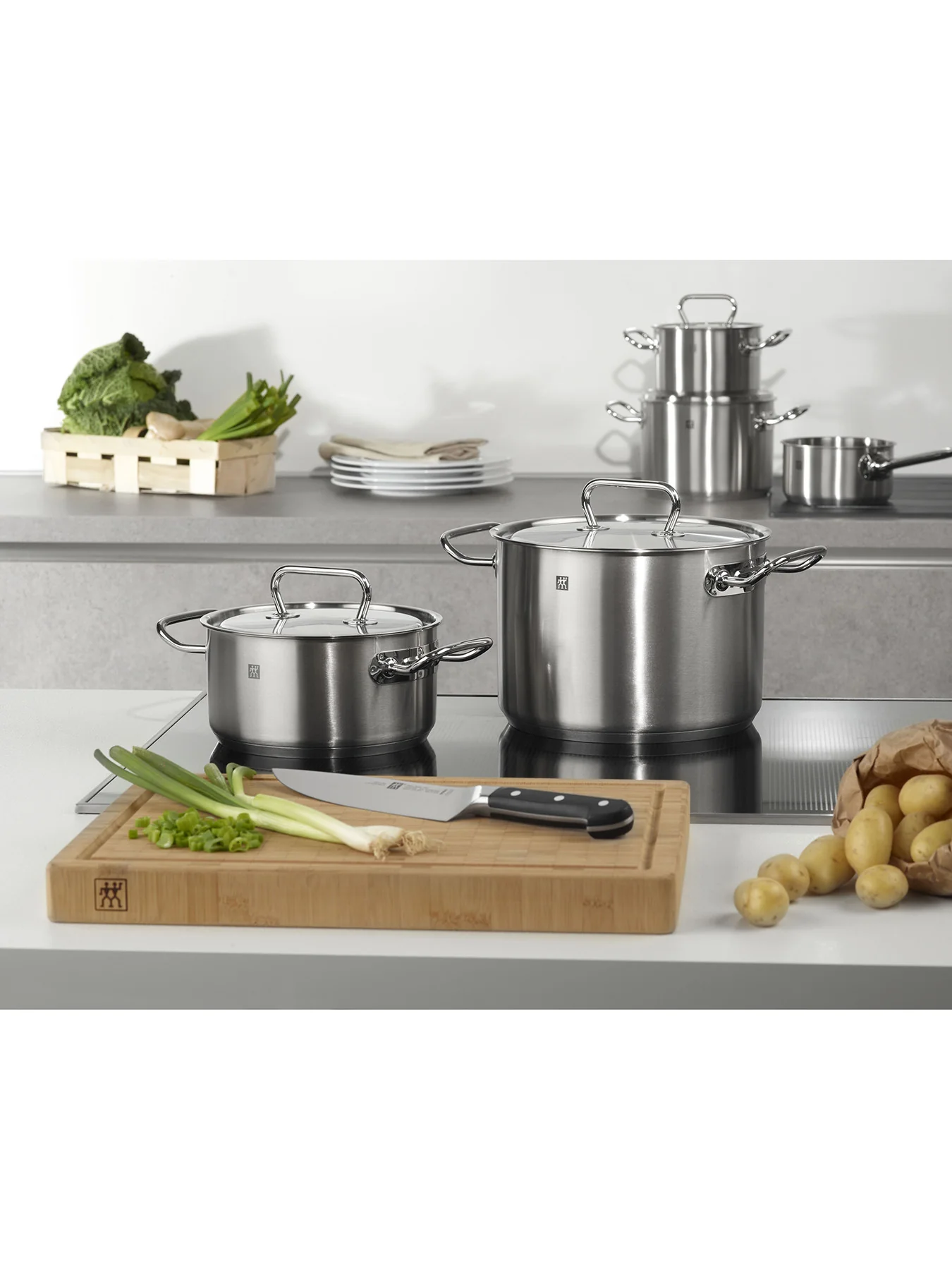 Classic Stew Pot with Lid 28cm - Image 6